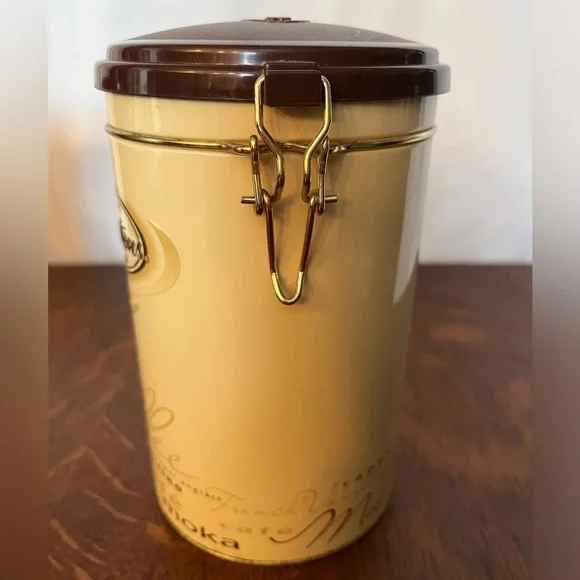 Limited Edition Tim Hortons Collector tin. #005 - Picture 4 of 7